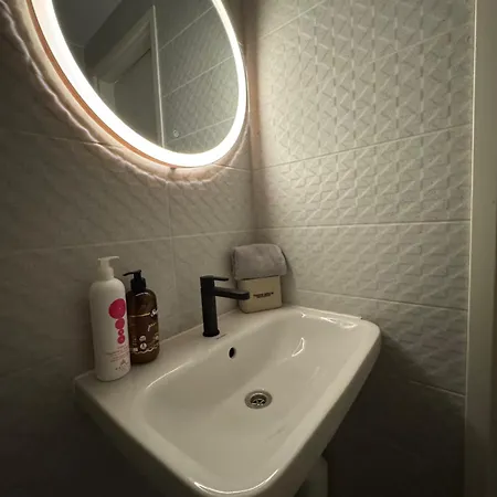 Freshly Renovated Bathroom! Luna Budget Cozy Juhkentali 42 Near Centre Airport Next To The Bus Station 公寓 塔林