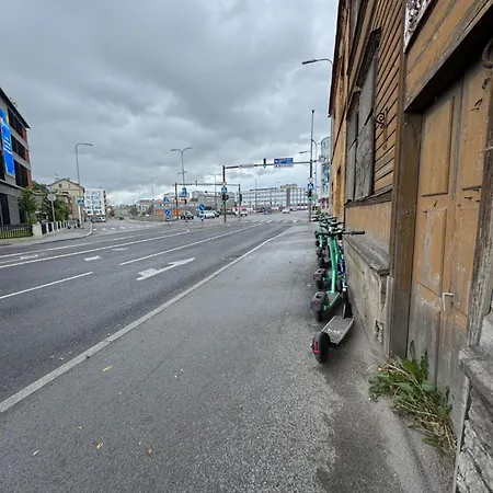 Freshly Renovated Bathroom! Luna Budget Cozy Juhkentali 42 Near Centre Airport Next To The Bus Station Apartman