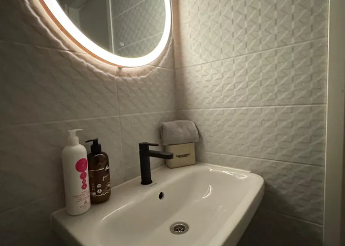 Freshly Renovated Bathroom! Luna Budget Cozy Juhkentali 42 Near Centre Airport Next To The Bus Station 公寓 塔林