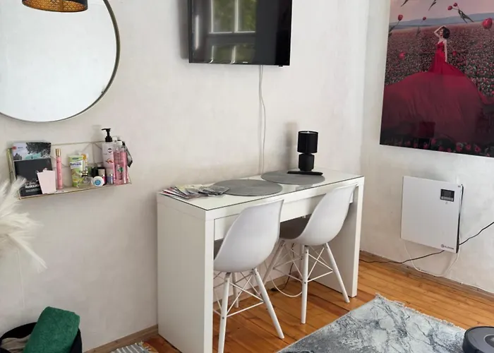 Freshly Renovated Bathroom! Luna Budget Cozy Juhkentali 42 Near Centre Airport Next To The Bus Station Apartman