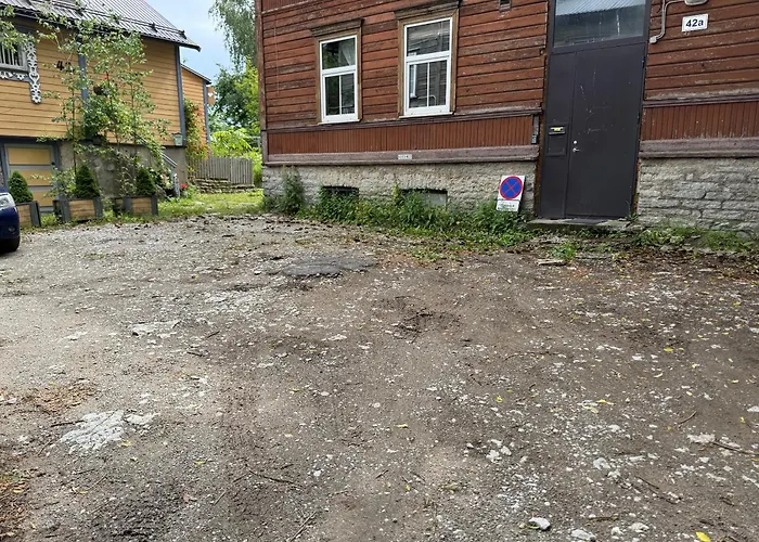 Freshly Renovated Bathroom! Luna Budget Cozy Juhkentali 42 Near Centre Airport Next To The Bus Station